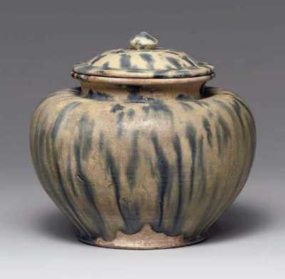 TANG DYNASTY（618-907） AN UNUSUAL BLUE-SPLASHED POTTERY JAR AND COVER